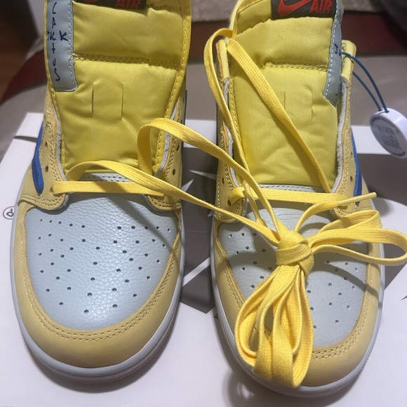 Travis Scott canary Jordan 1 low men’s size 10 woman’s 11.5 main image 9